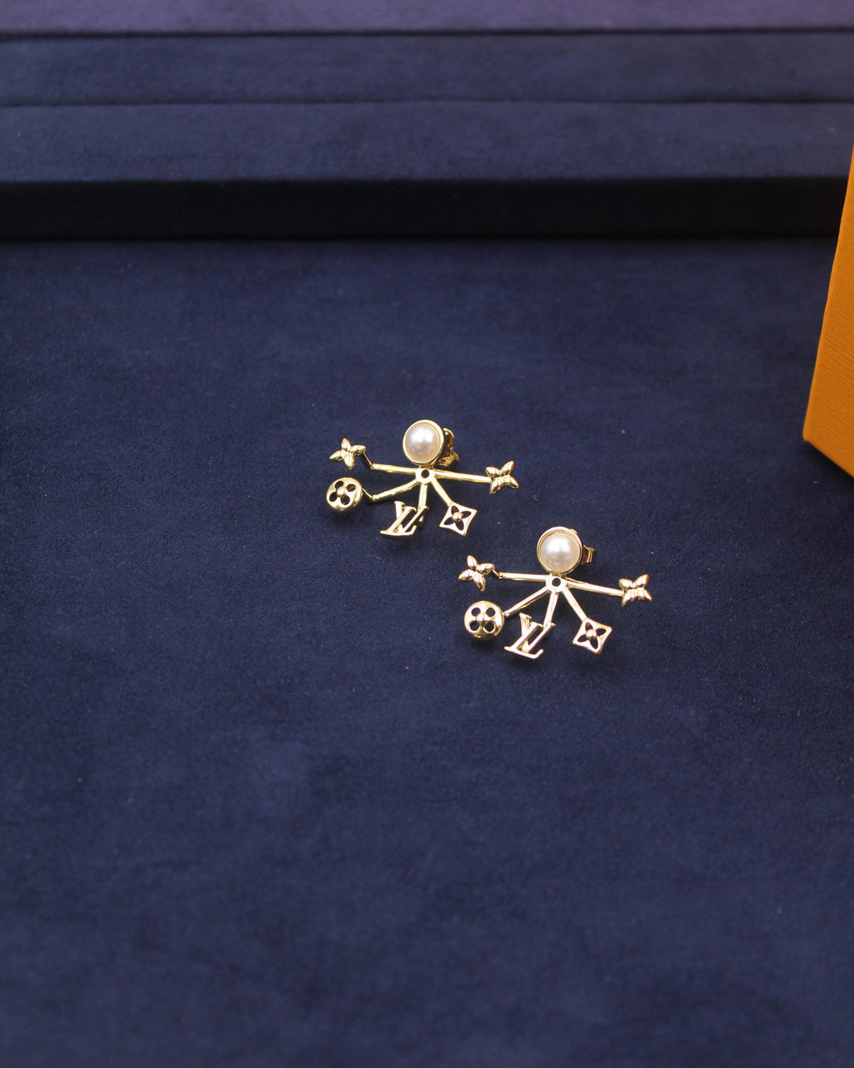 Louis Vuitton Blooming Pearl Earrings