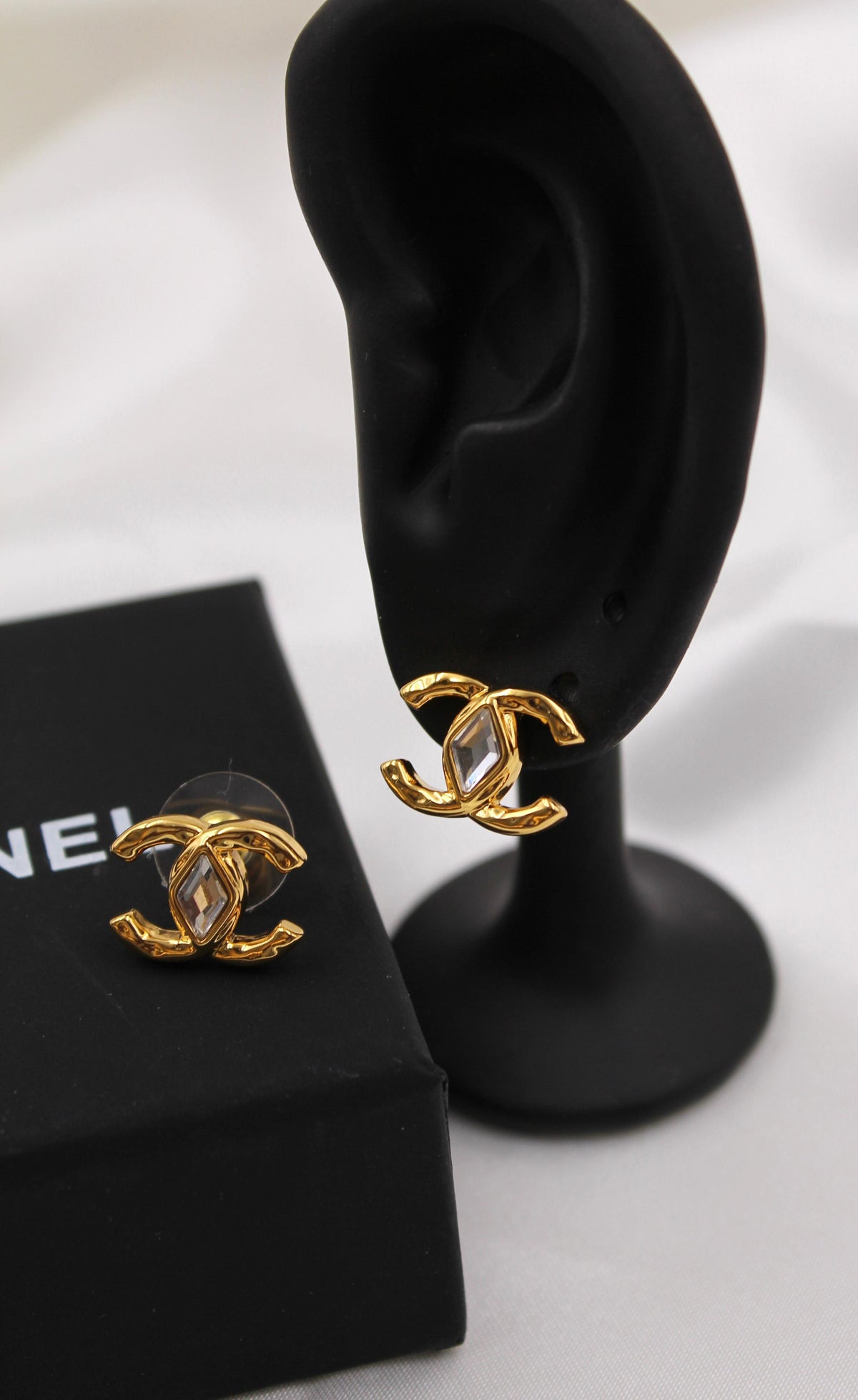 CHANEL – Gold CC Diamond Crystal Stud Earrings