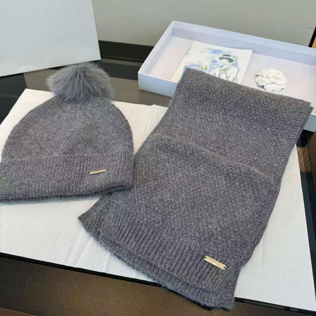 Loro Piana Textured Pom Pom Scarf & Beanie Set