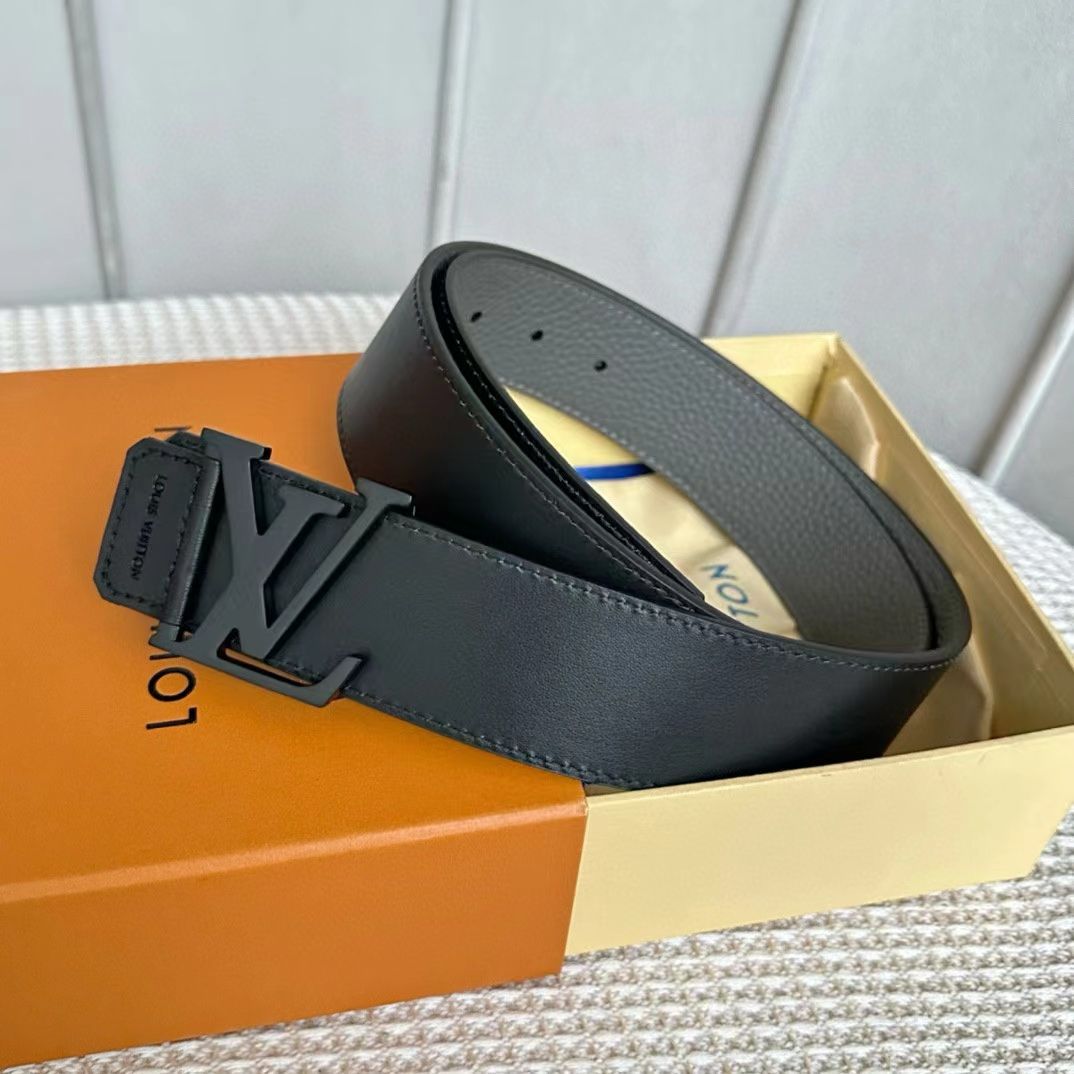 Louis Vuitton LV Initiales