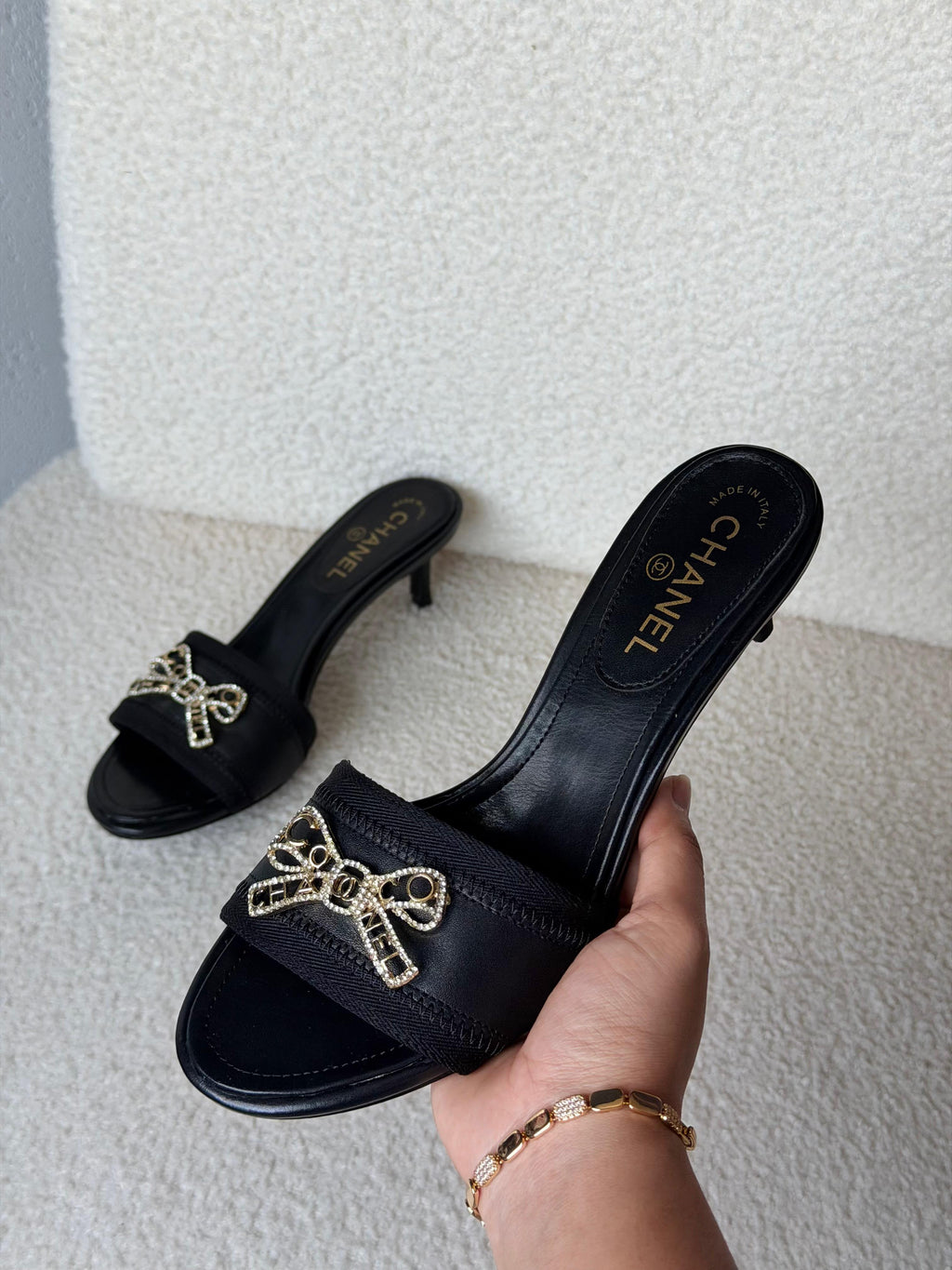 اChanel CC Bow Embellished Kitten Heel Mules