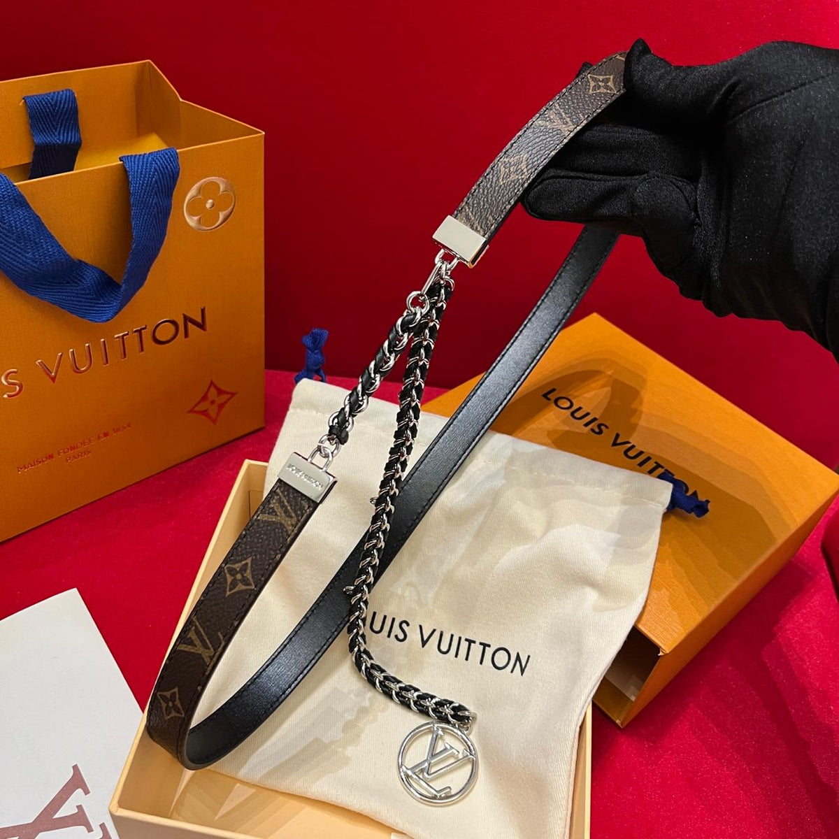 LOUIS VUITTON — LV Circle Chain Belt