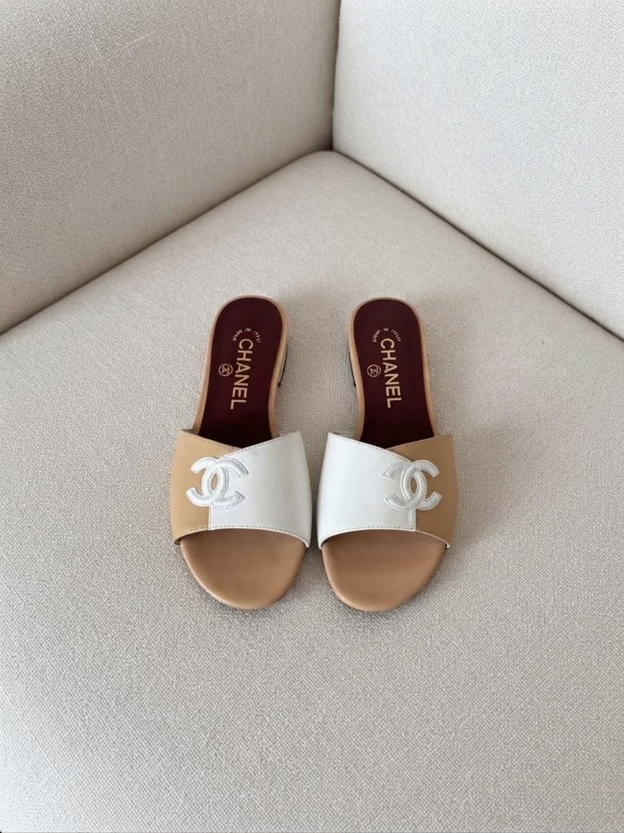 Chanel Two-Tone Leather CC Logo Flat Sandals