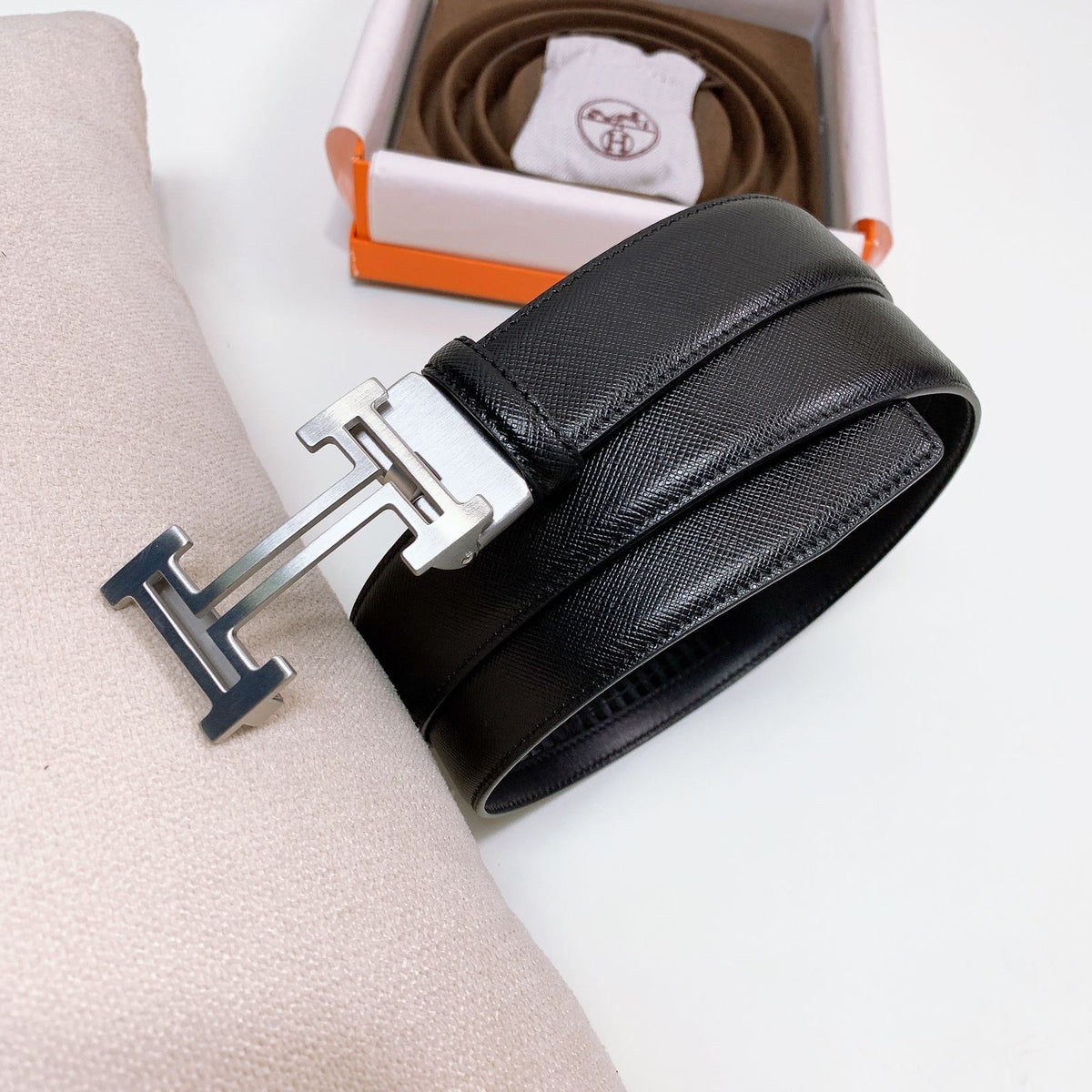 Hermès – H au Carre belt buckle & Reversible leather strap