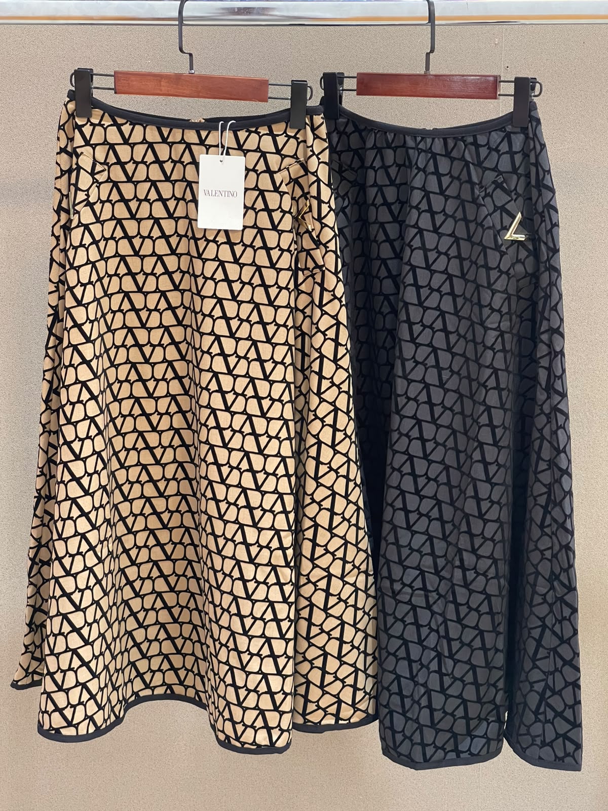 Valentino Garavani — V-Logo Pockets Splittable Gabardine Midi Skirt.