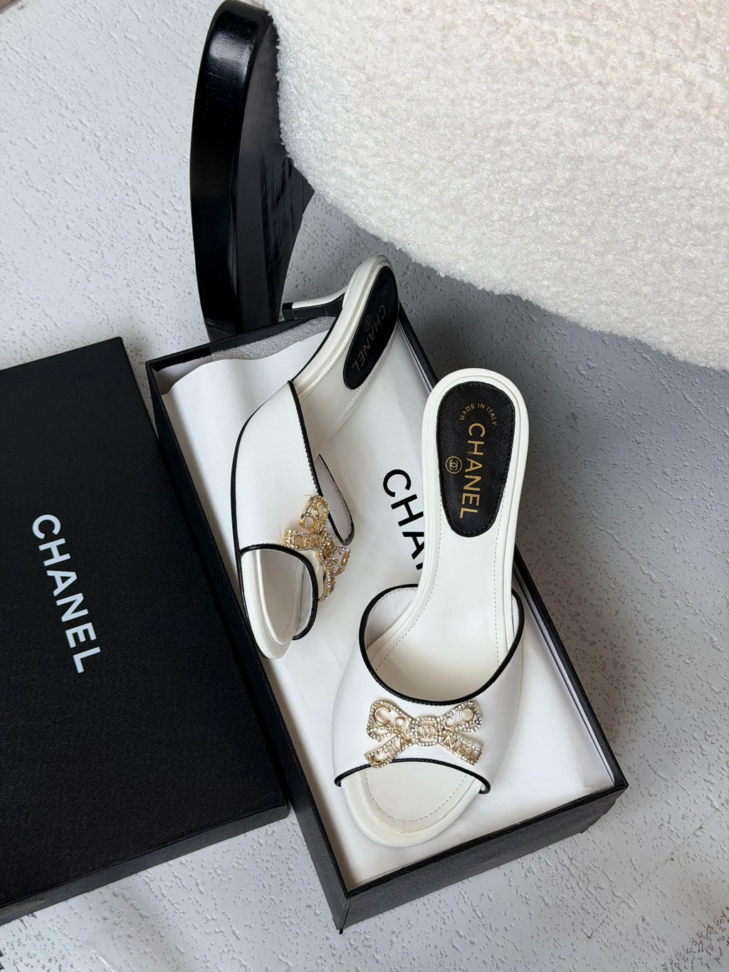 اChanel CC Bow Embellished Kitten Heel Mules