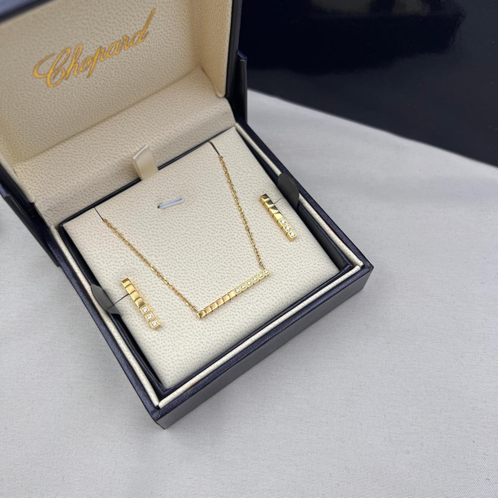 Chopard Ice Cube-Inspired Four-Piece Jewelry Set — -Tone Bar Pendant Necklace, Matching Stud Earrings, Chain Bracelet & Band Ring with Geometric Cube Detailing and Sparkling Stone Accents.