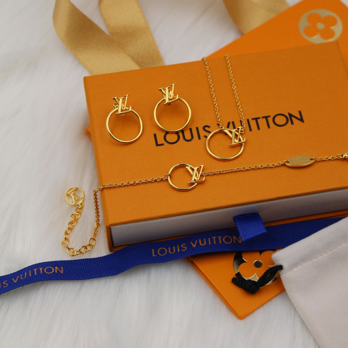 Louis Vuitton LV Circle Jewelry Set (Necklace, Bracelet & Earrings)
