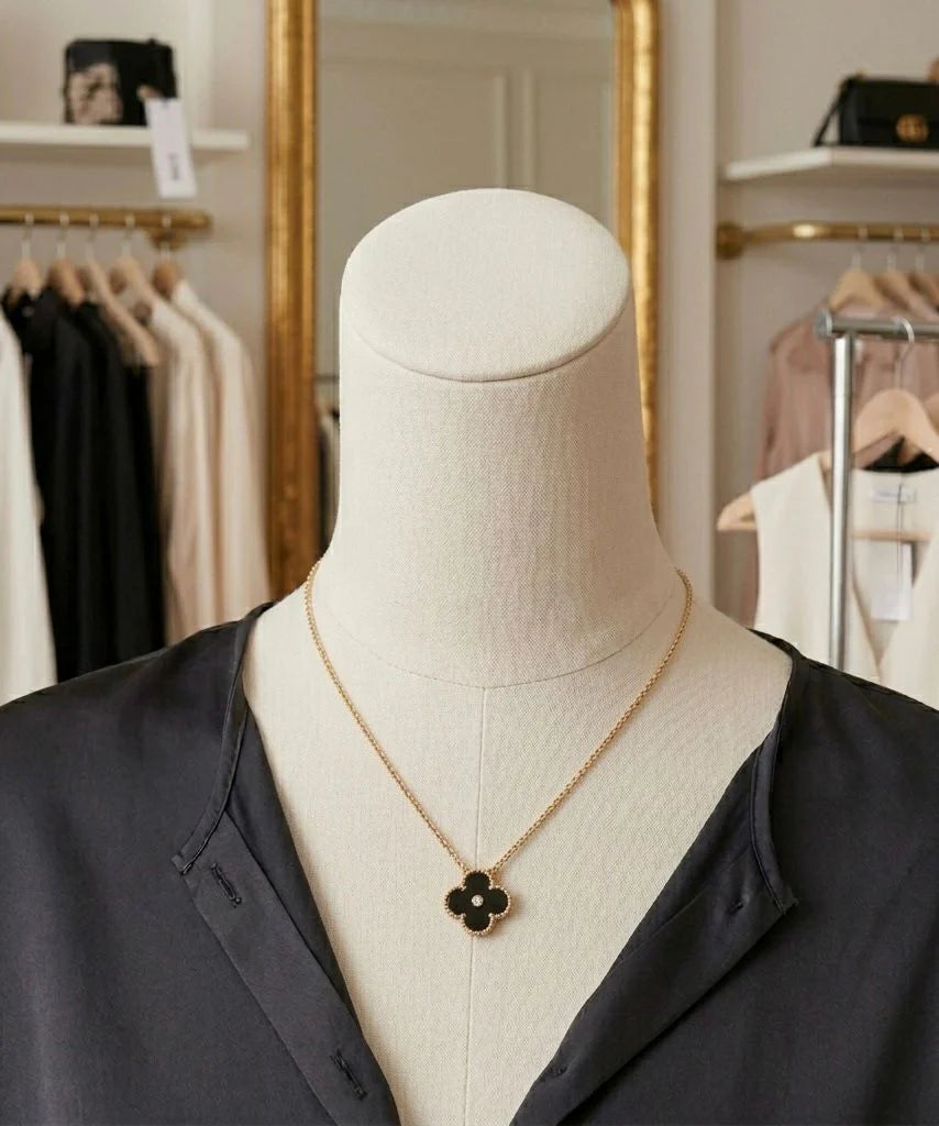 VAN CLEEF Malachite Vintage Alhambra Pendant Necklace