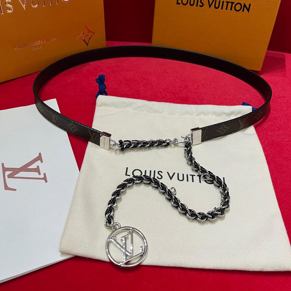 LOUIS VUITTON — LV Circle Chain Belt