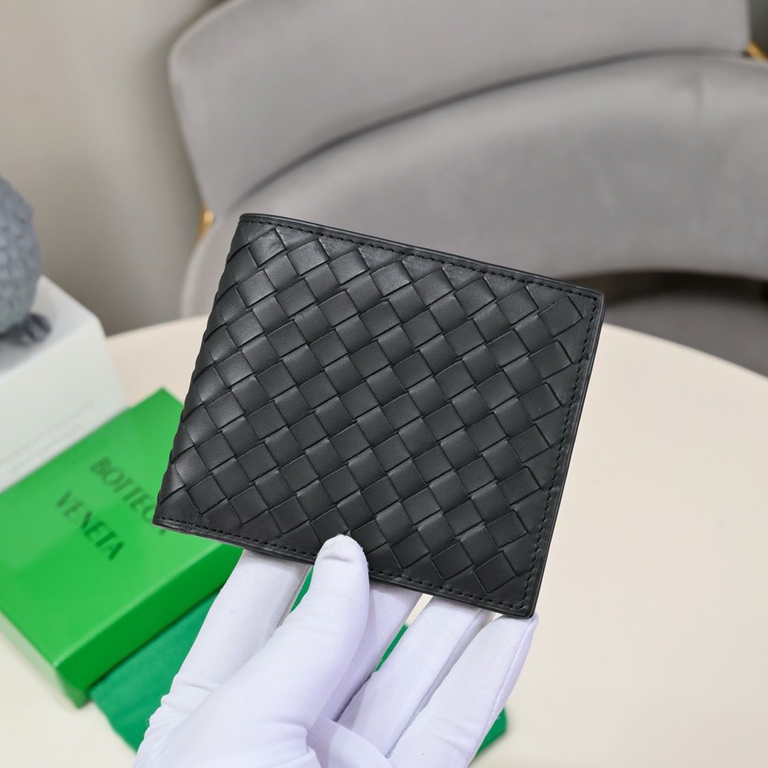 Bottega Veneta – Intrecciato Bi-Fold Wallet