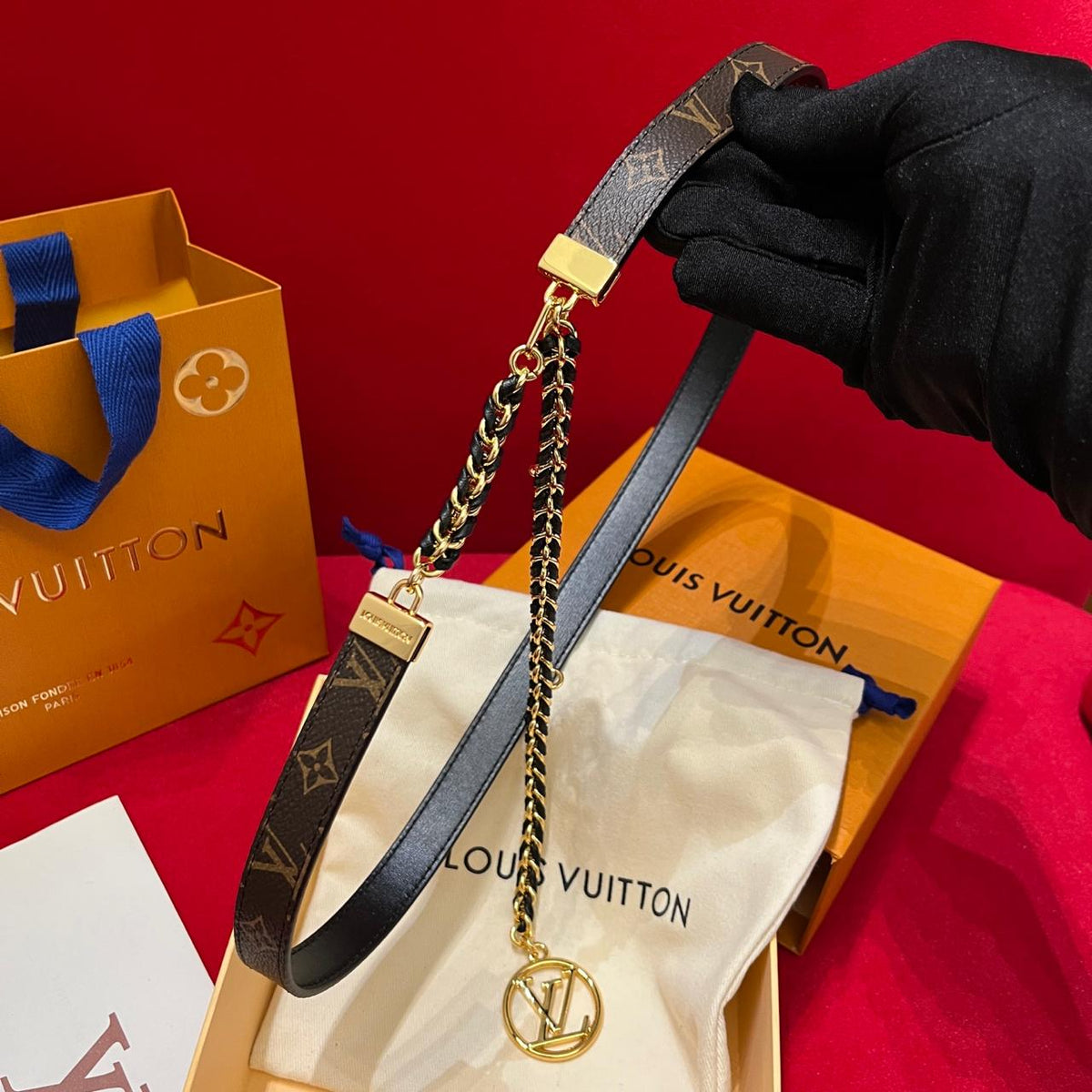 LOUIS VUITTON — LV Circle Chain Belt
