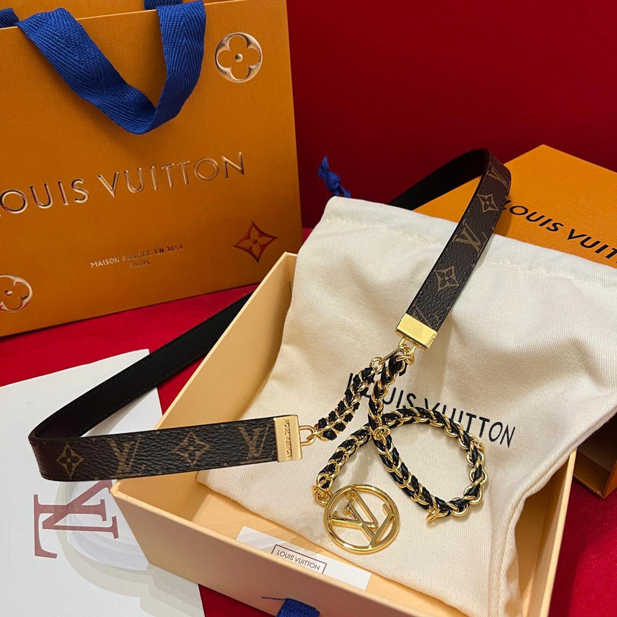 LOUIS VUITTON — LV Circle Chain Belt