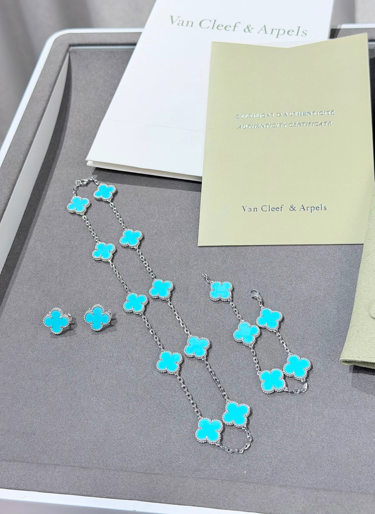 VAN CLEEF & ARPELS: WHITE GOLD AND TURQUOISE SET