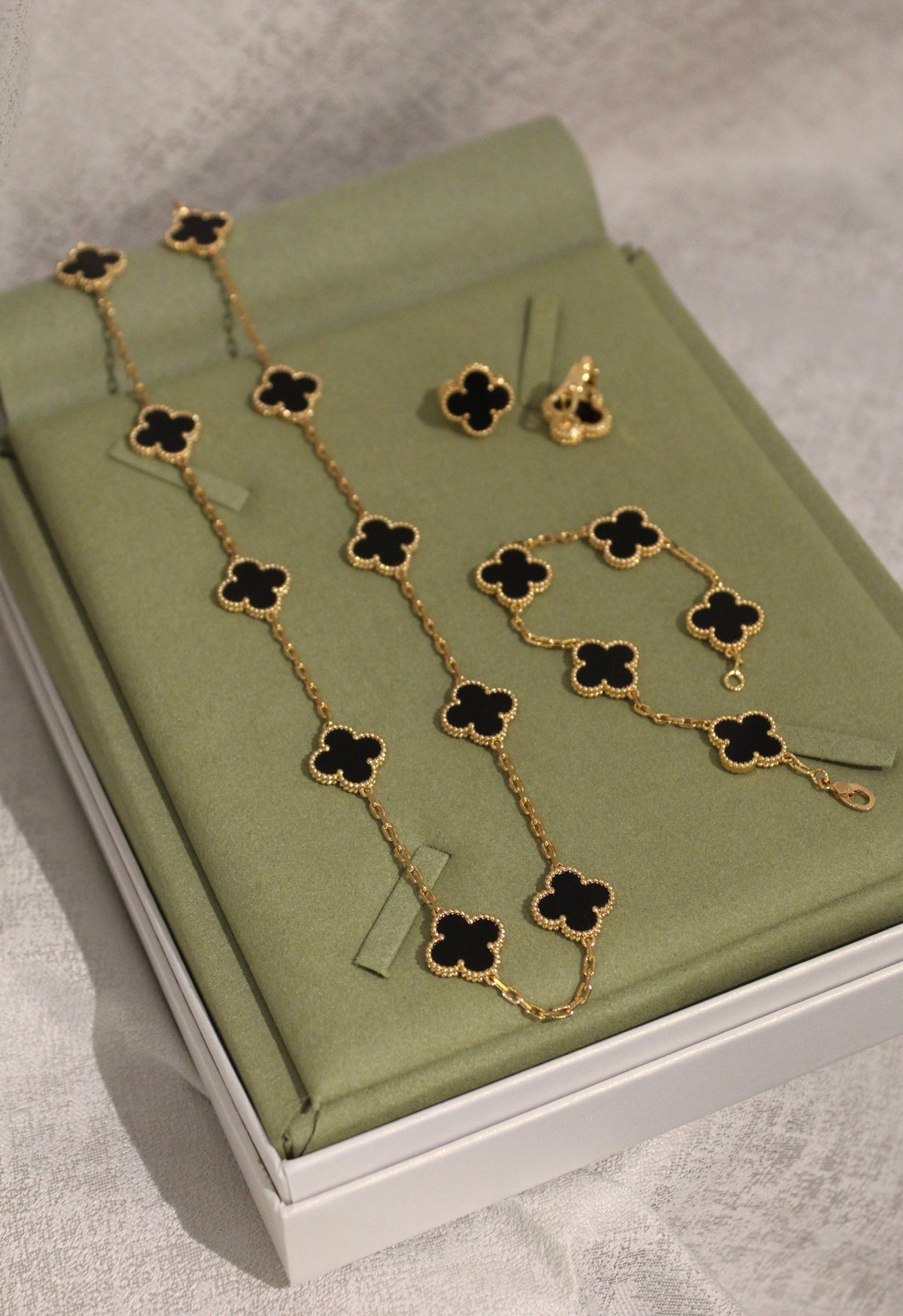 Van Cleef & Arpels Sweet Alhambra Set