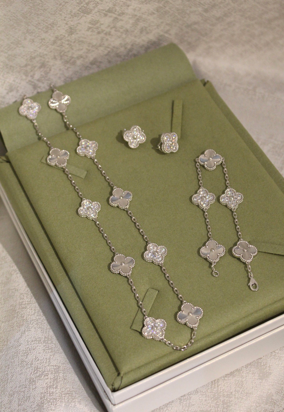 Van Cleef & Arpels Sweet Alhambra Set