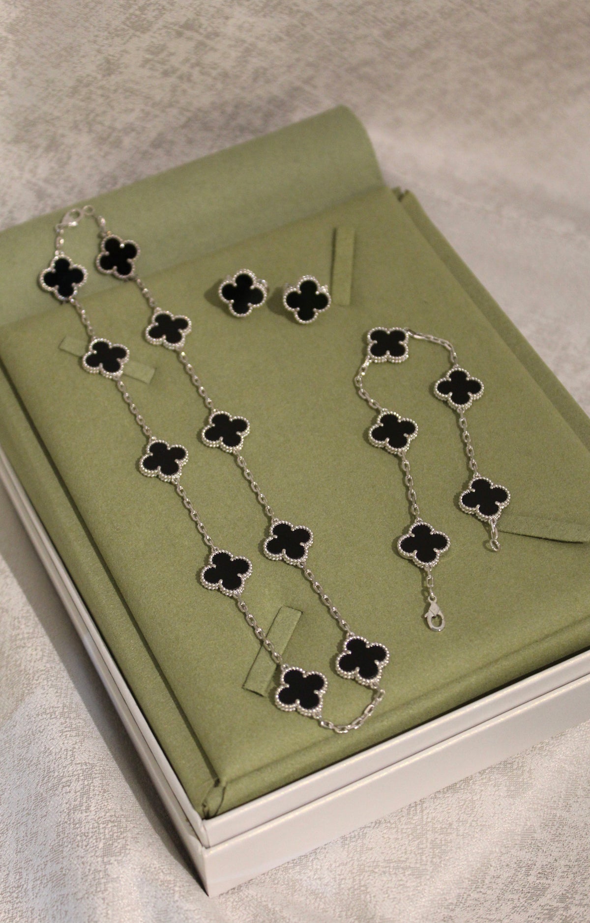 Van Cleef & Arpels Sweet Alhambra Set