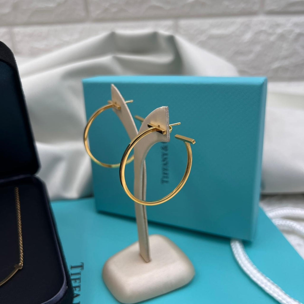 Tiffany & Co. T Smile Pendant Necklace & T Wire Bracelet Set