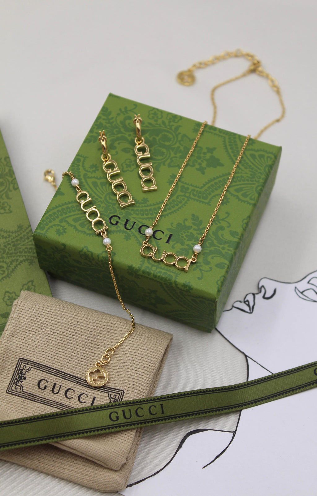 Gucci Logo and Pearl Jewelry Se