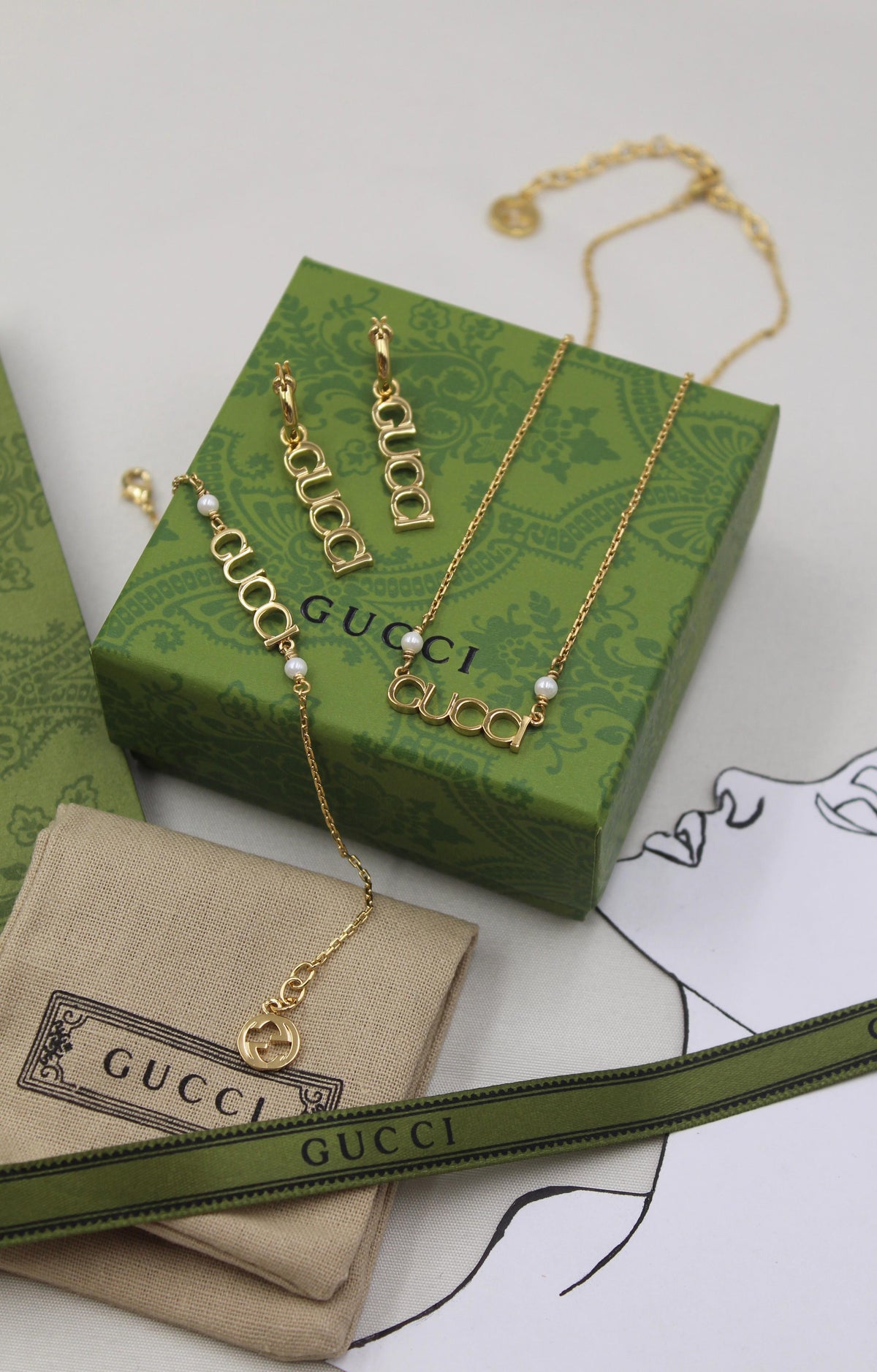 Gucci Logo and Pearl Jewelry Se