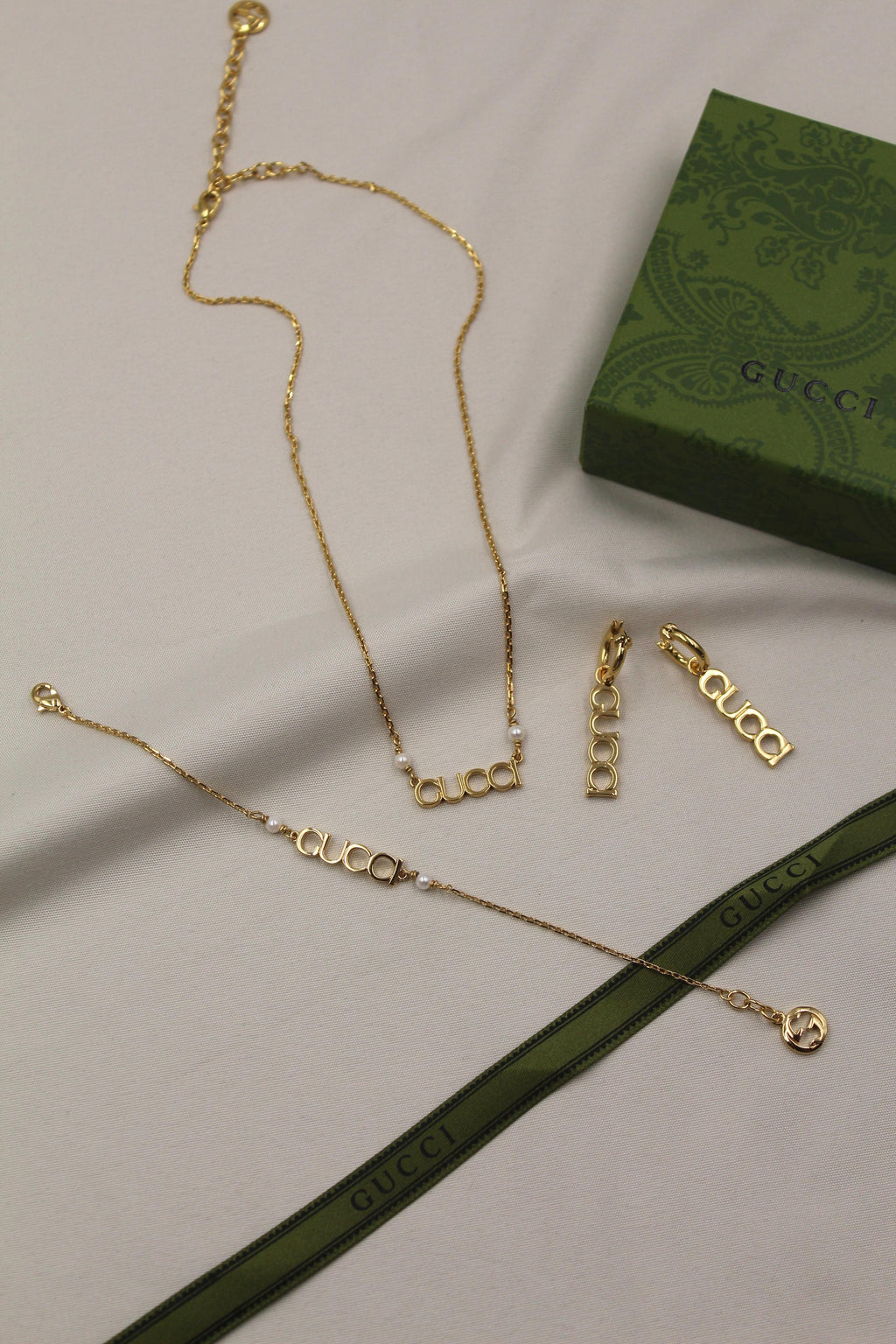 Gucci Logo and Pearl Jewelry Se