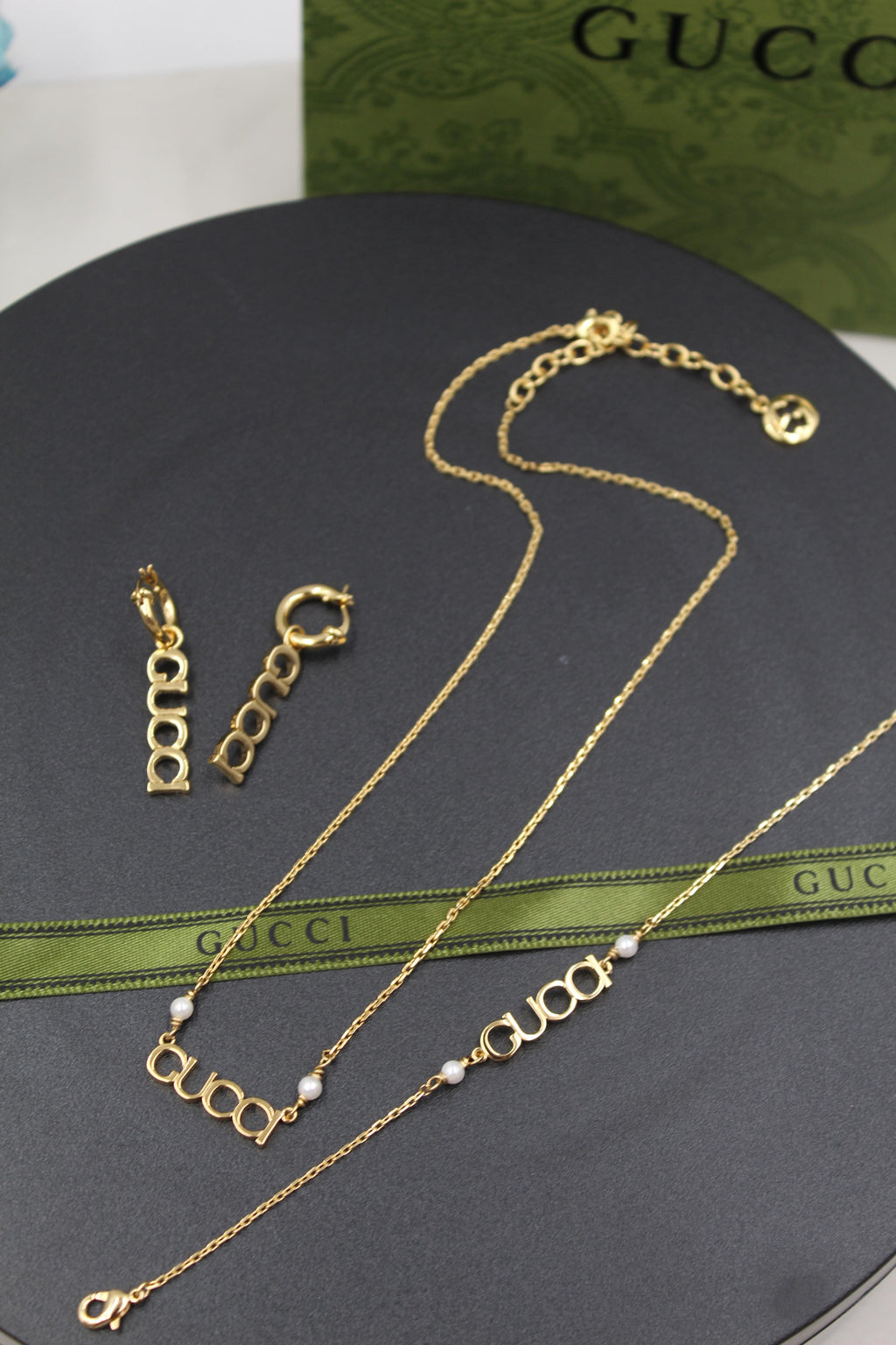 Gucci Logo and Pearl Jewelry Se
