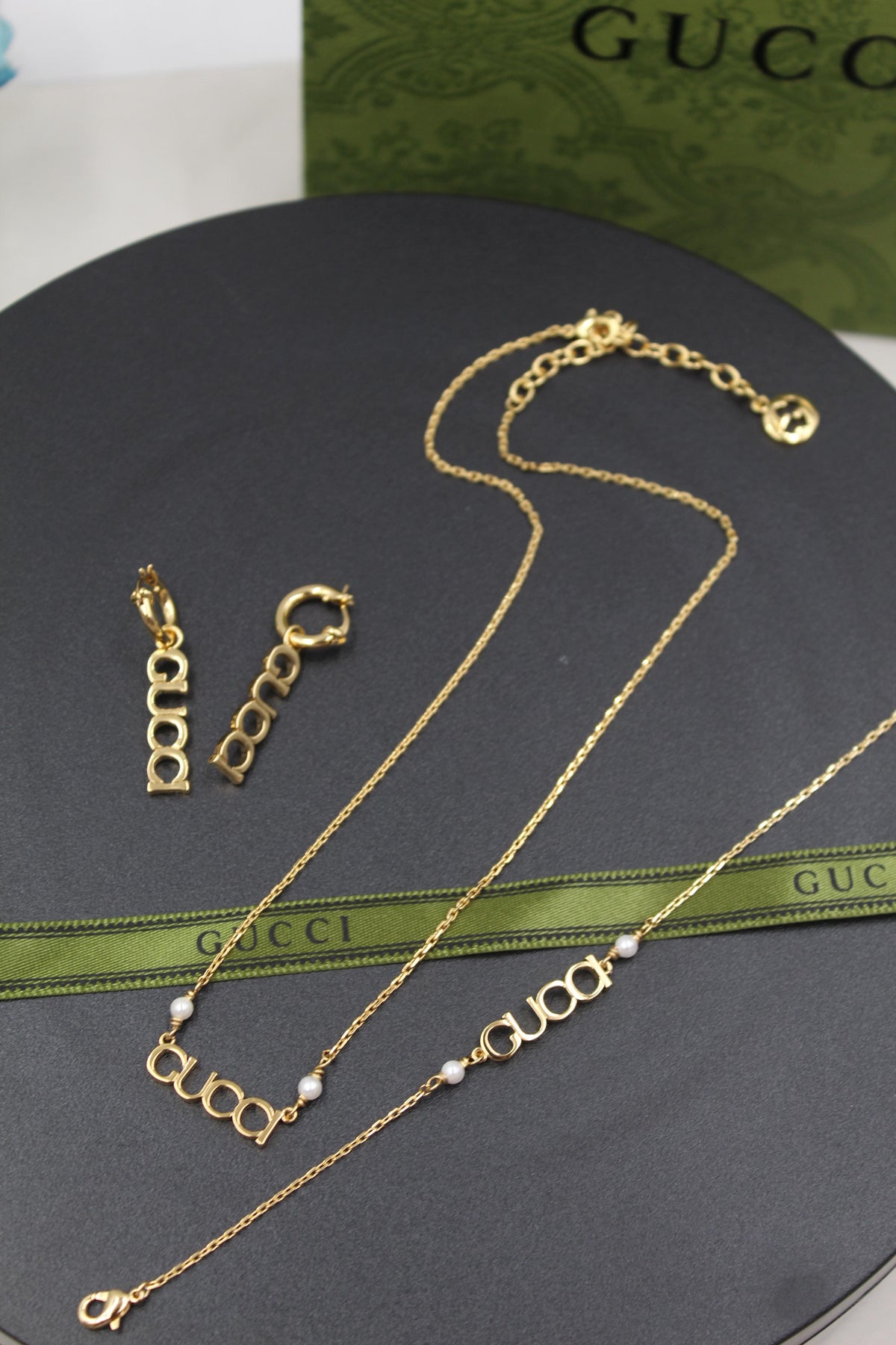 Gucci Logo and Pearl Jewelry Se