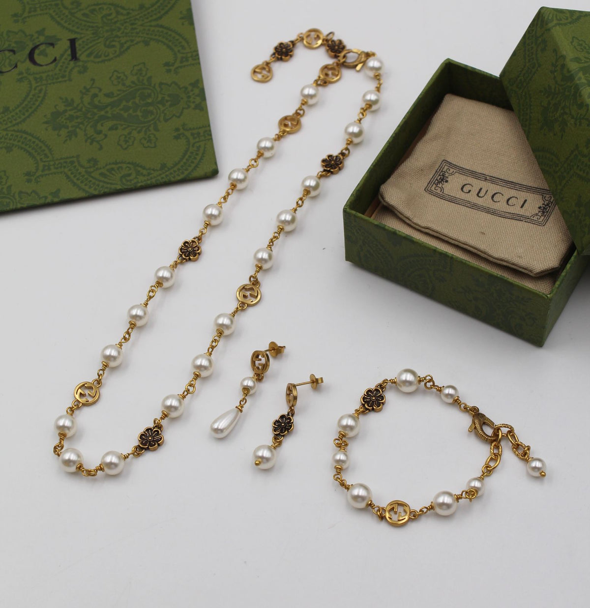 Gucci Interlocking G Pearl Jewelry Set