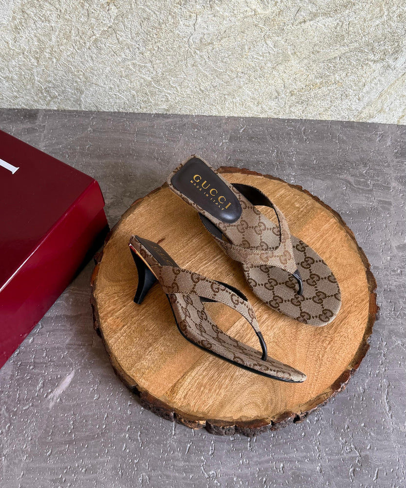 Gucci Vittoria Thong Sandals