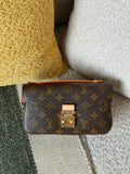 Louis Vuitton Pochette Métis East West Bag