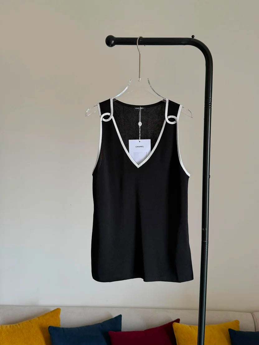 Chanel V-Neck Knit Sleeveless Top