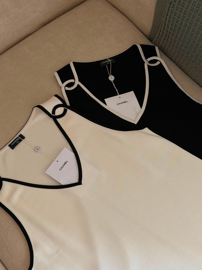 Chanel V-Neck Knit Sleeveless Top