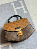 Louis Vuitton Tilsitt Handbag