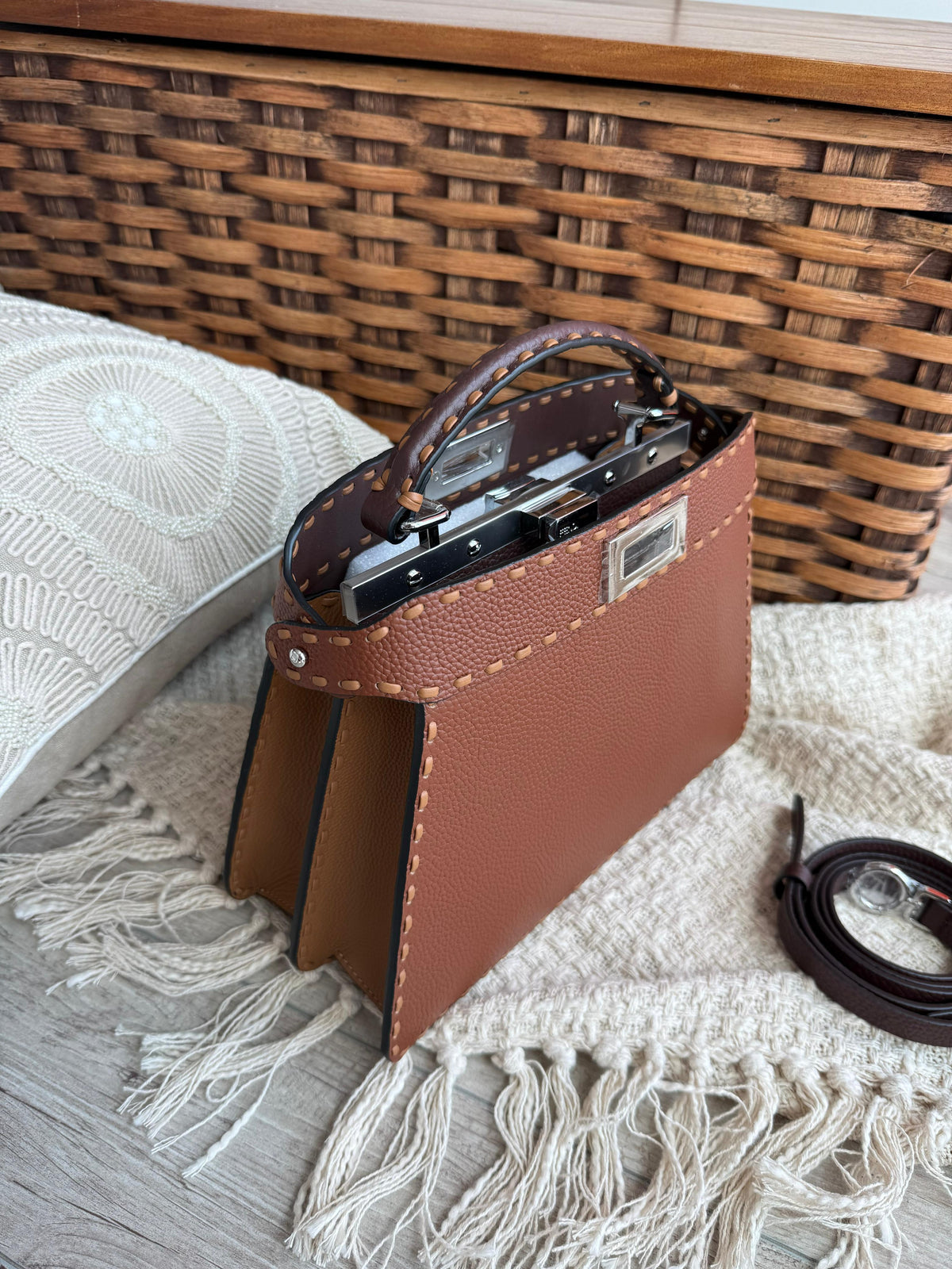FENDI Peekaboo ISeeU Petite Selleria