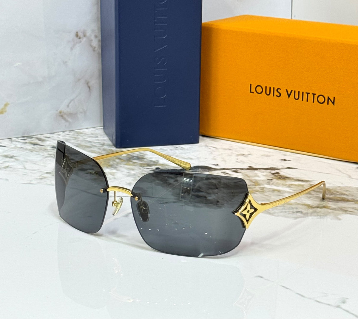 LOUIS VUITTON Sunglasses