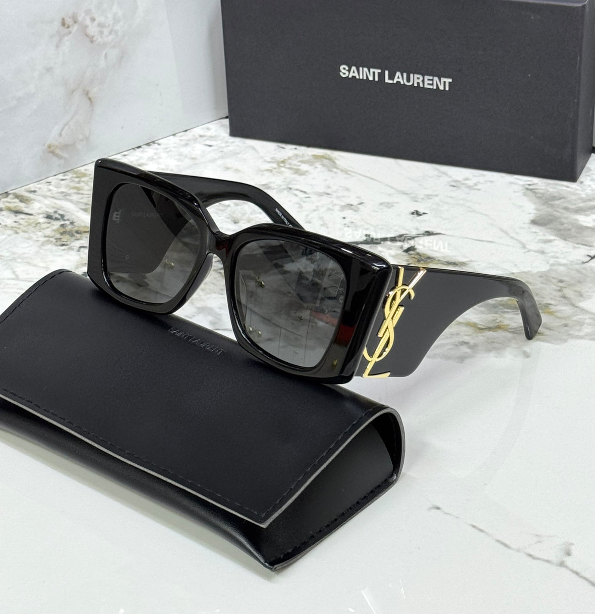 SAINT LAURENT Sunglasses