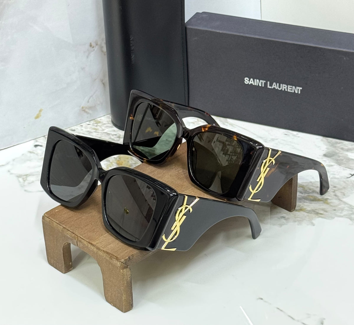SAINT LAURENT Sunglasses