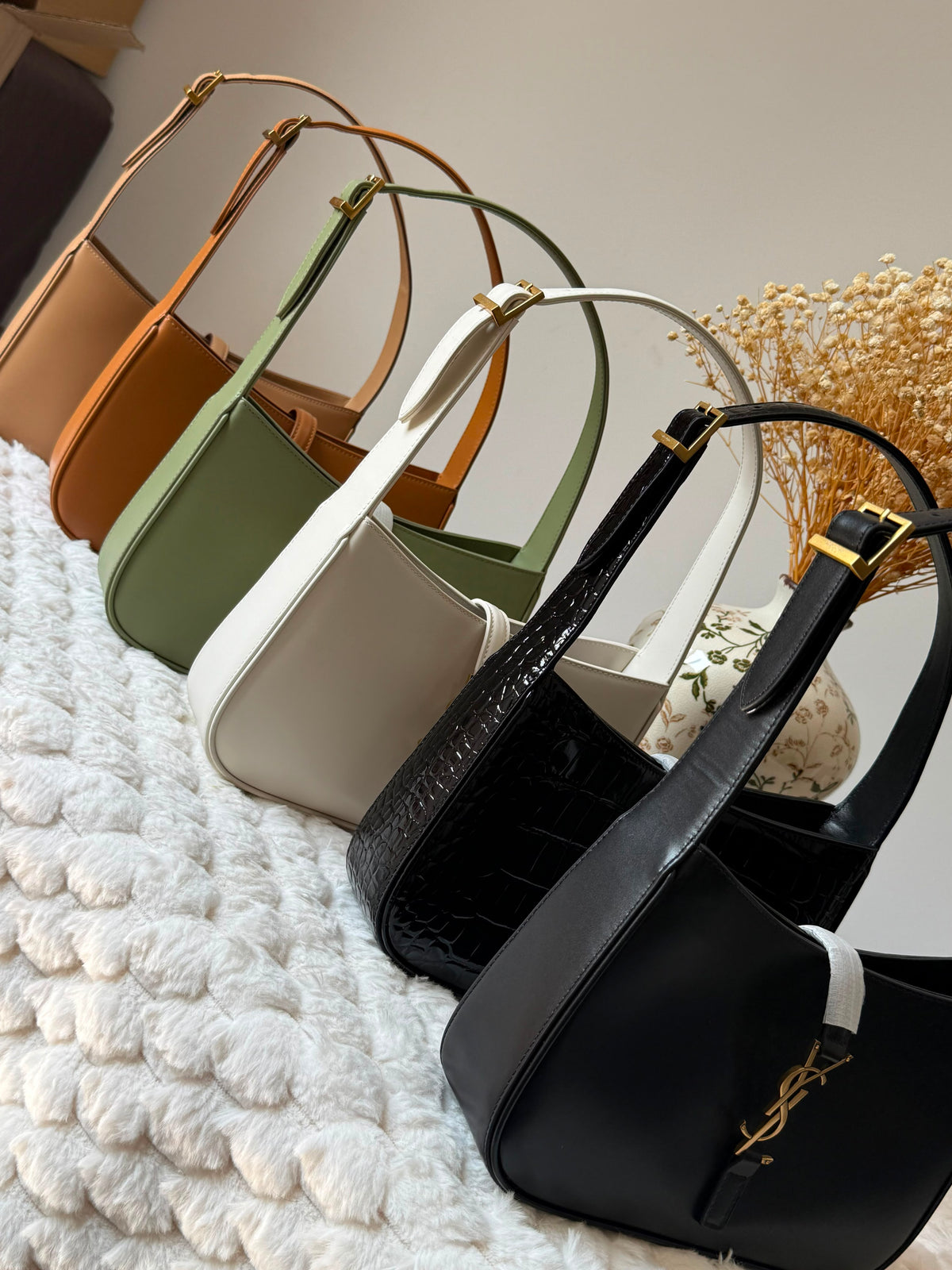 Saint Laurent Le 5 à 7  / 24 CM