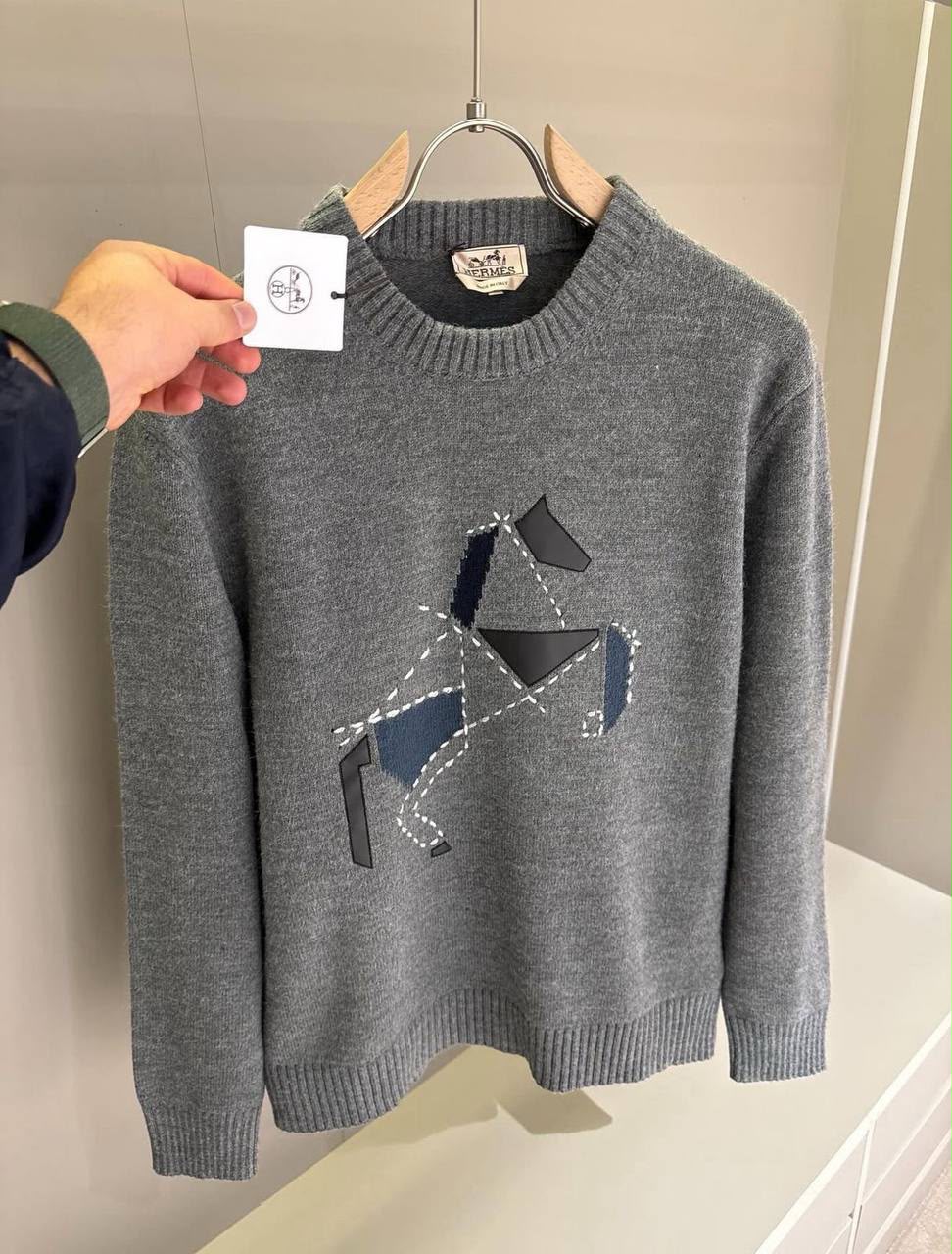 Hermès Equestrian Intarsia / Embroidered Horse Motif Cashmere Sweater