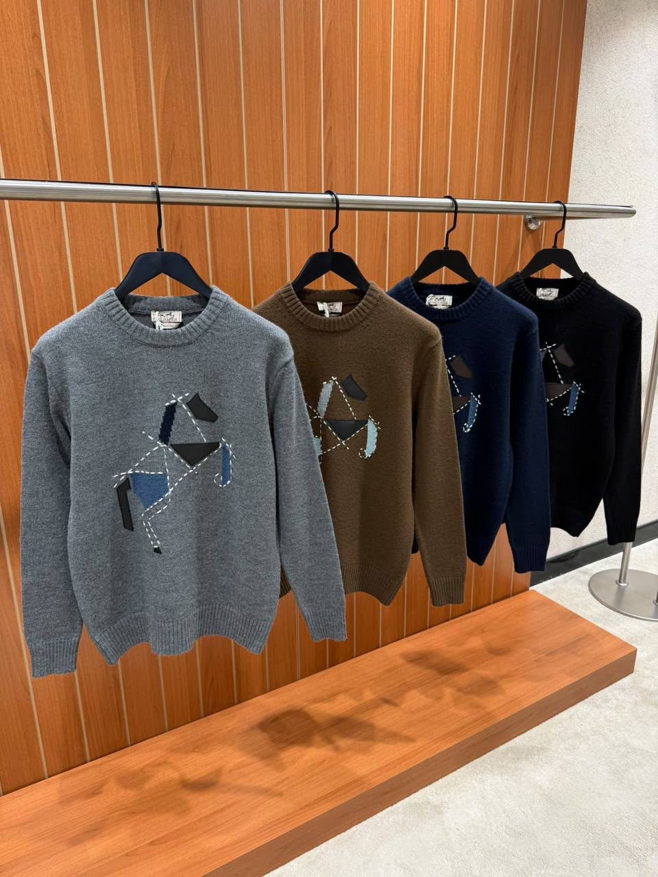 Hermès Equestrian Intarsia / Embroidered Horse Motif Cashmere Sweater