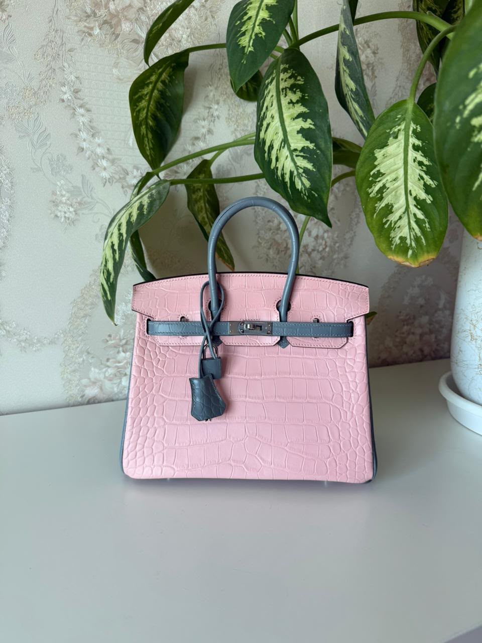 Hermès Birkin Bag).