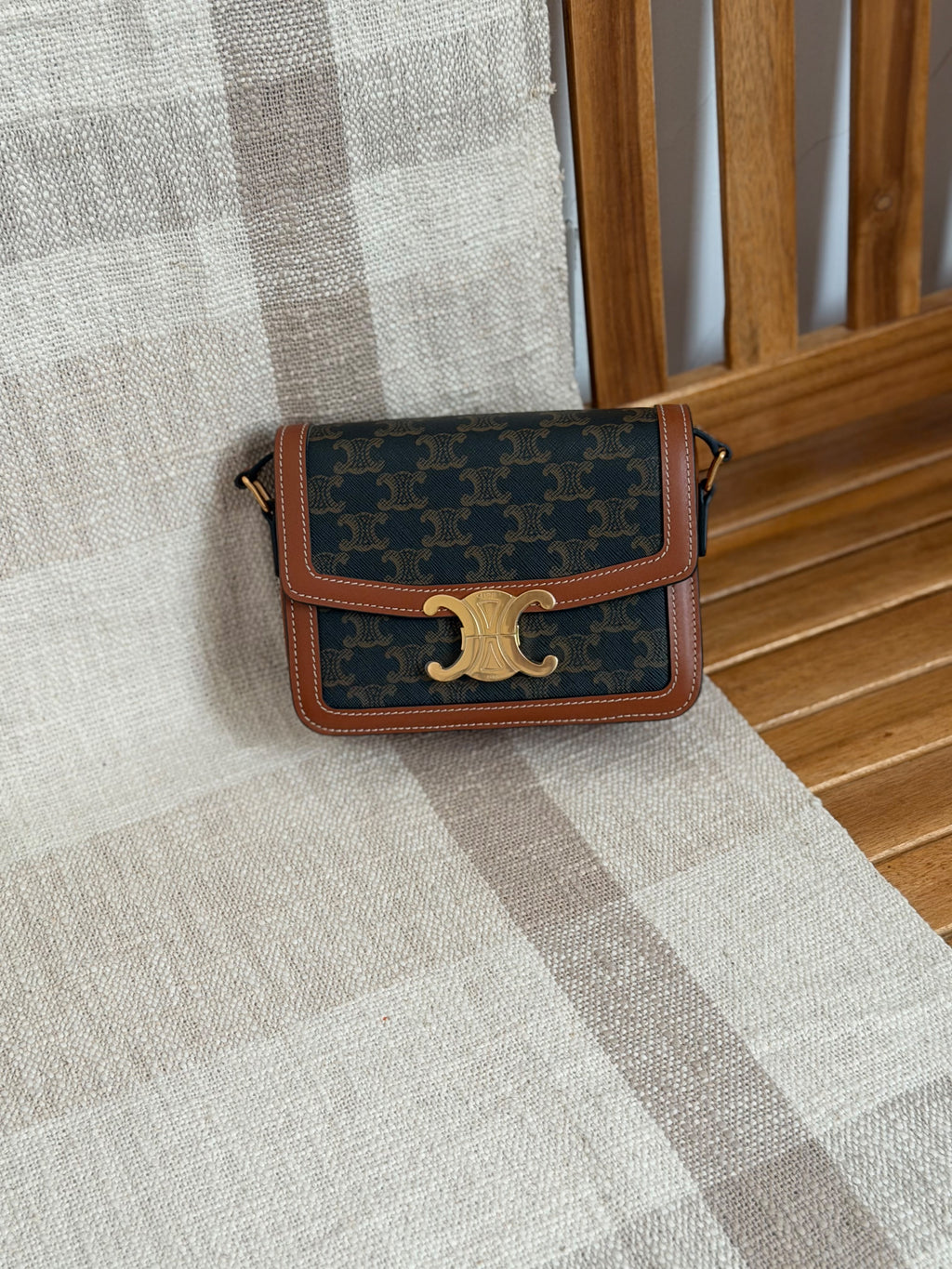 Celine Triomphe Bag in Smooth Calfskin / 18 CM