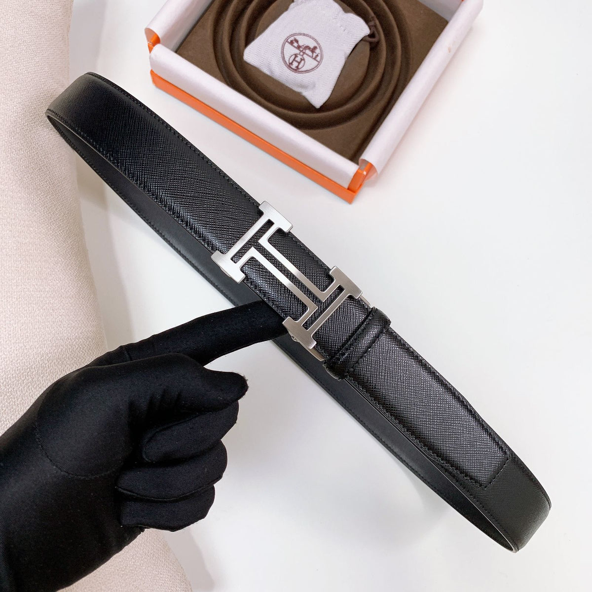 Hermès – H au Carre belt buckle & Reversible leather strap