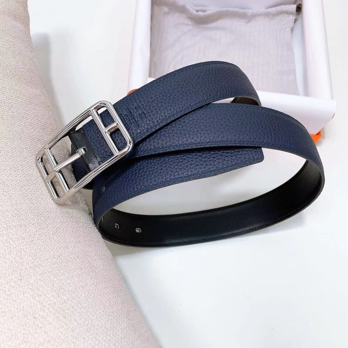 Hermès – Royal belt buckle & Reversible leather