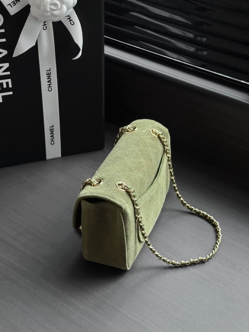 CHANEL Quilted Chain Flap Bag