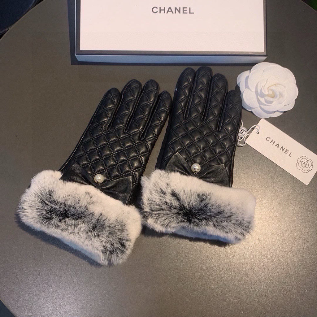 CHANEL Quilted Plush Cuff Gloves