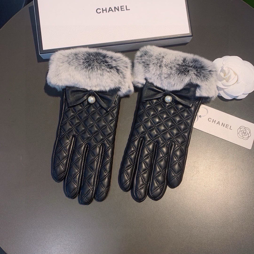 CHANEL Quilted Plush Cuff Gloves