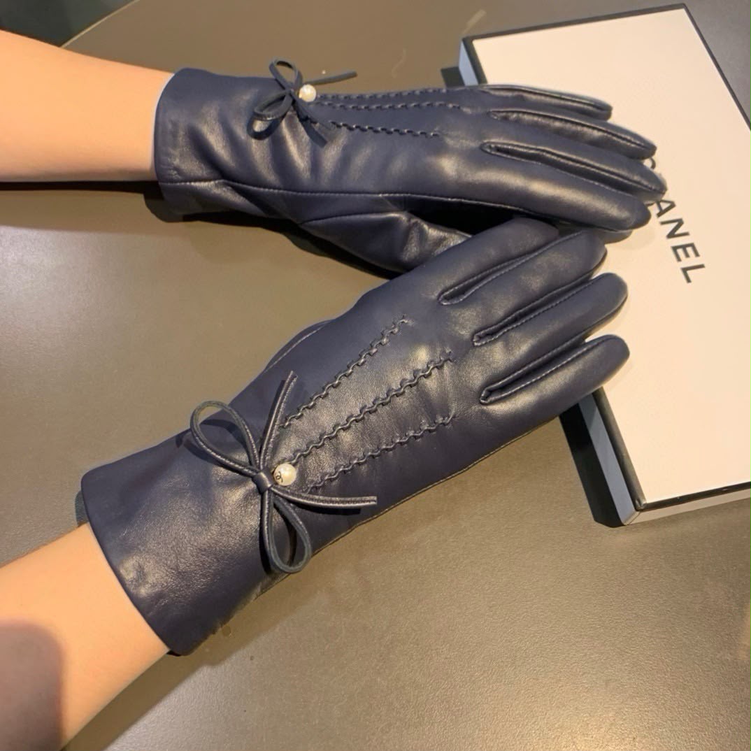 CHANEL Bow Stitch Gloves