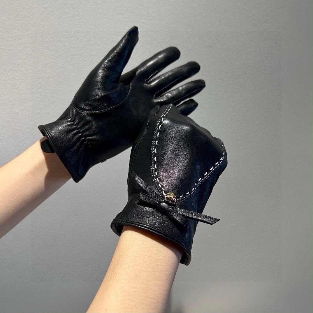 CHANEL Bow Stitch Gloves