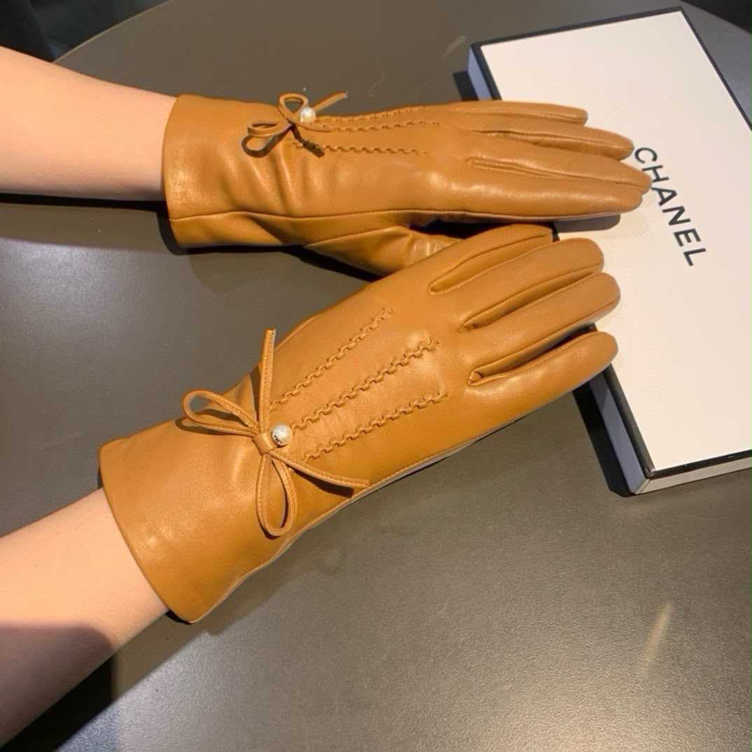 CHANEL Bow Stitch Gloves